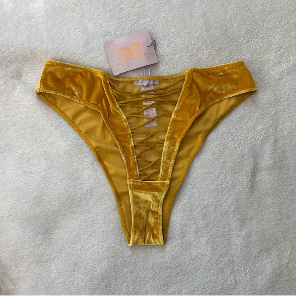 SAVAGE X FENTY Velvet Vixen Brazilian Panty in Honeycomb Yellow Sz M NWT - Picture 5 of 10